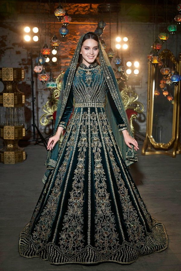 Découvrez le caftan vert royal : style et raffinement marocain